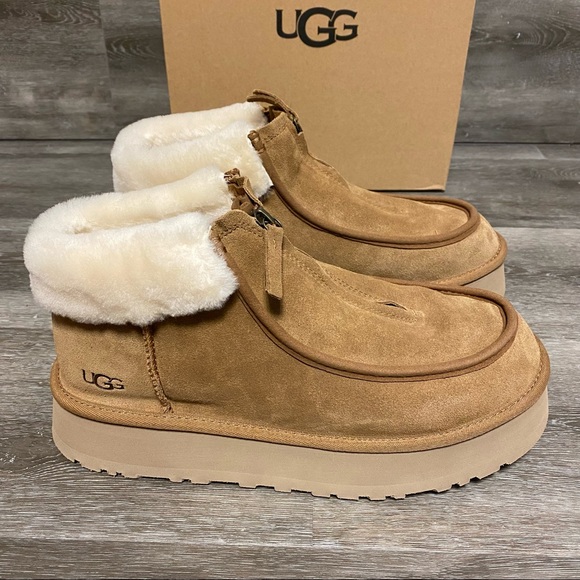 Women's UGG Romely Zip Chestnut Sheepskin